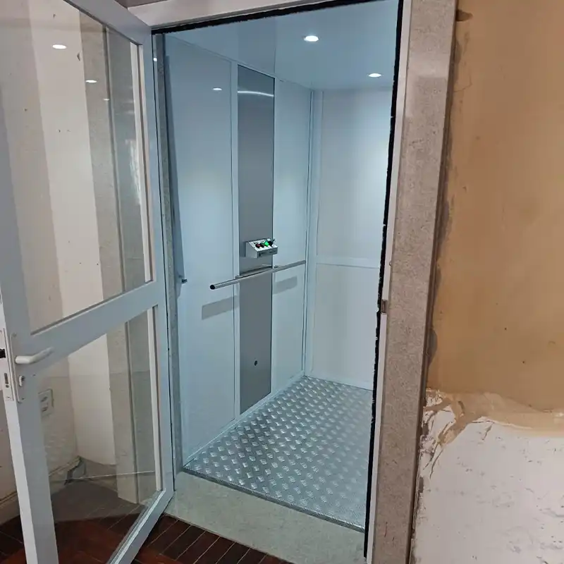 Plataforma com Portas nos Pavimentos